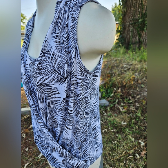 WHBM Palm Wrap Top - Picture 4 of 10